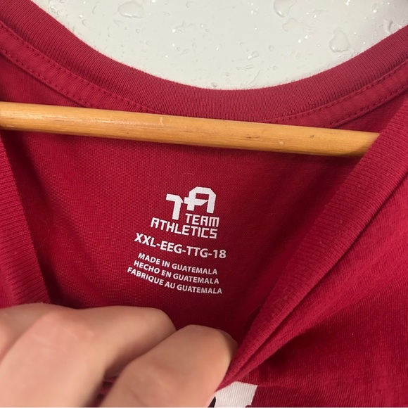 🦋Wisconsin Badgers Red 'Victory for UW' T-Shirt Casual Football Fan Sporty Large - Picture 2 of 6